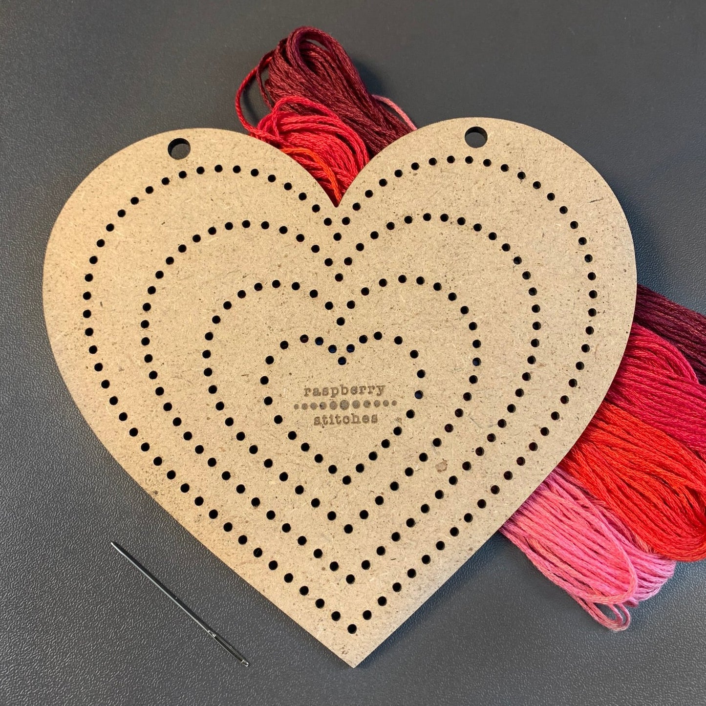 STITCH ON WOOD EMBROIDERY SET - Heart