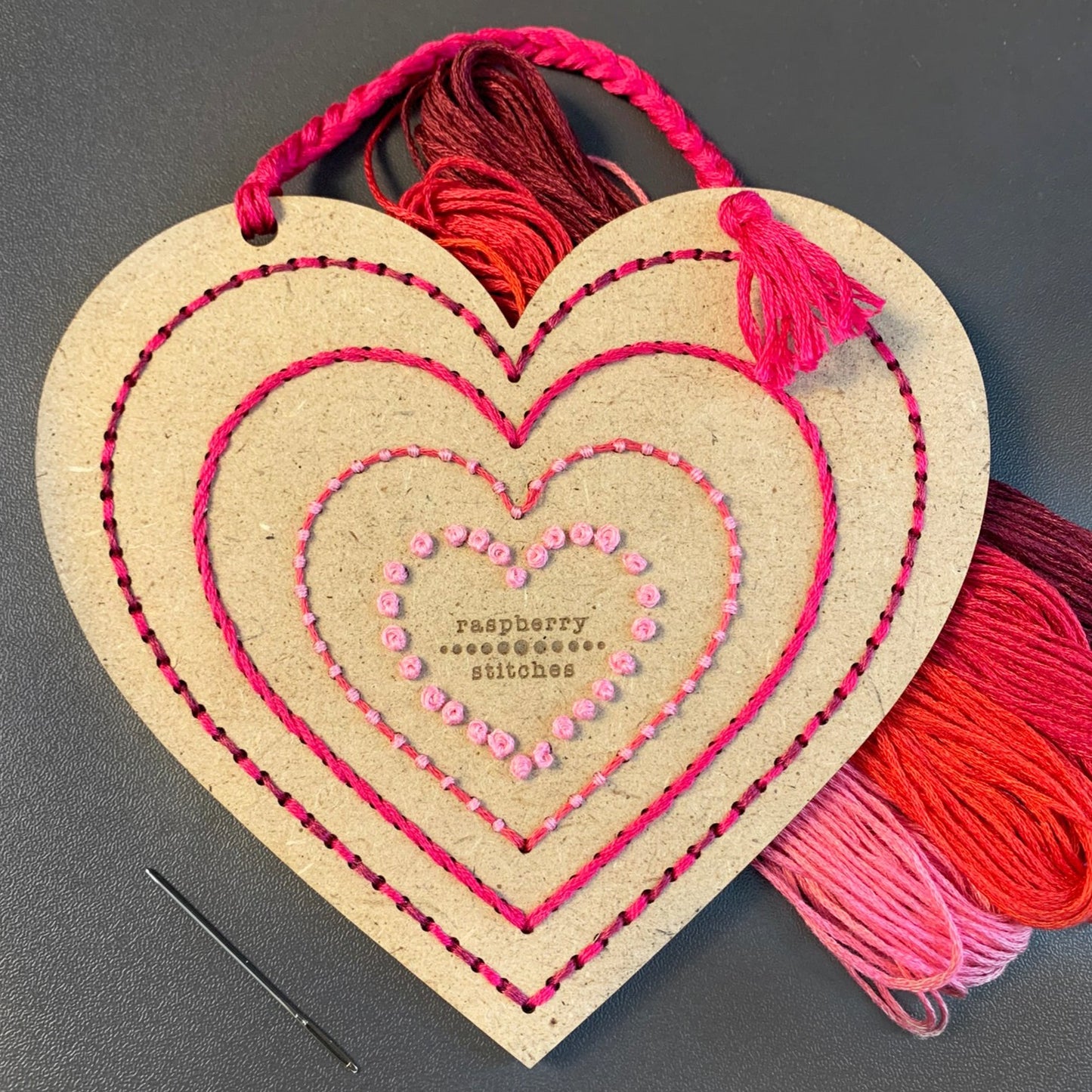 STITCH ON WOOD EMBROIDERY SET - Heart