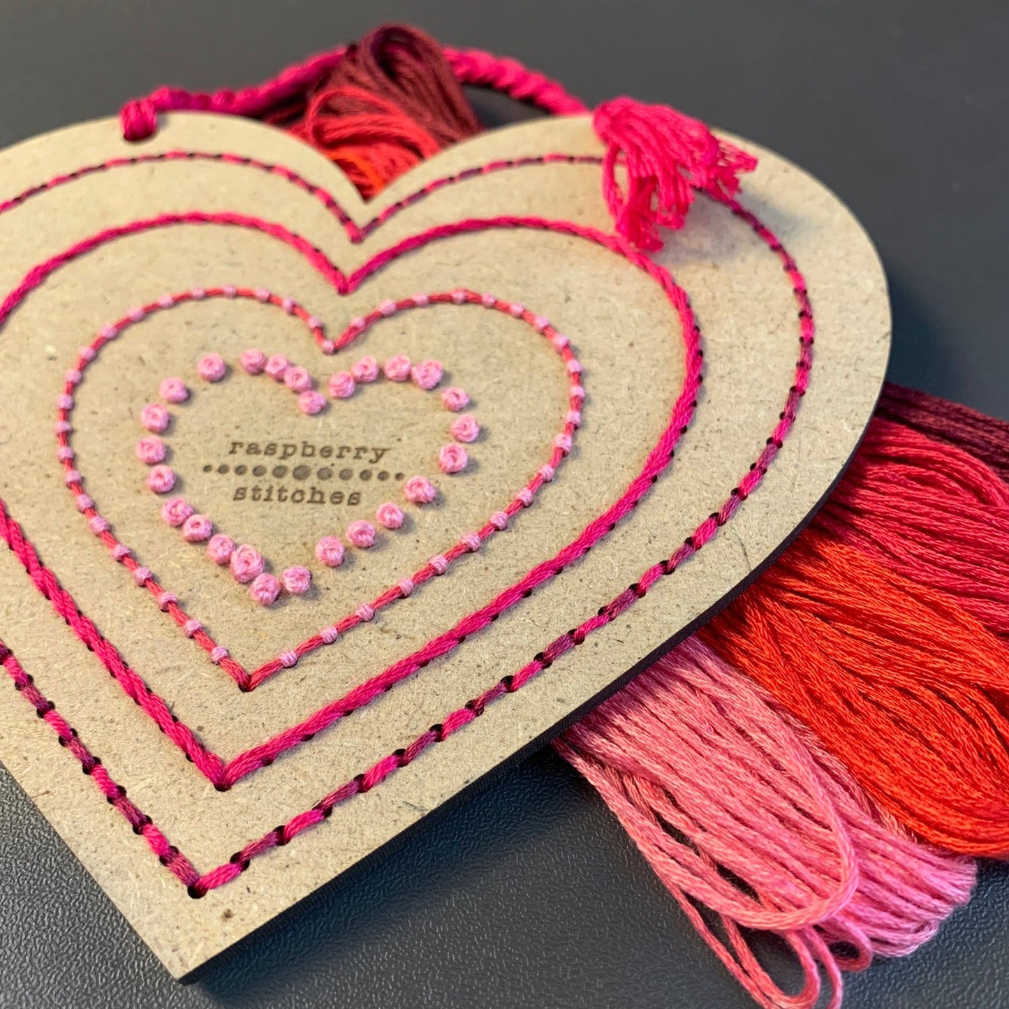 STITCH ON WOOD EMBROIDERY SET - Heart